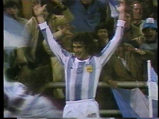 216 WORLD CUP HALL OF FAME 3-2 Mario Kempes